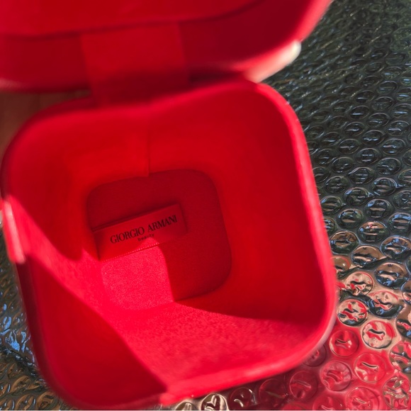 GIORGIO ARMANI BEAUTY • CHERRY RED LEATHER TRAVEL COSMETICS CASE - Picture 7 of 8